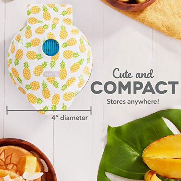 Dash Pineapple waffle maker - Picture 2 of 5